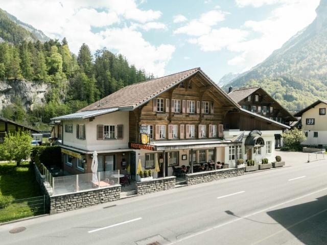 Hotel Restaurant Alpina Ritzli mit beliebtem Pub in Innertkirchen
