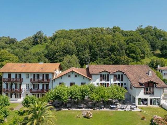 HÔTEL / RESTAURANT DE PRESTIGE à vendre au cœur du Pays basque Murs + Fonds