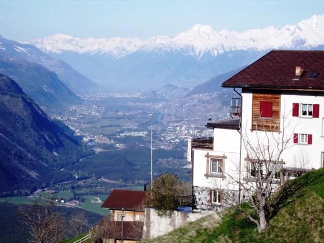 Hotel Rhoneblick Vielseitige Hotelimmobilie mit Wohnungen
