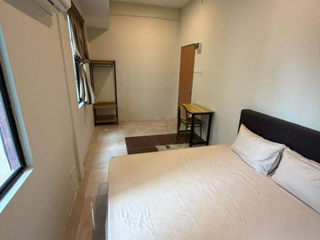 Hotel seniman@jln ipoh master room for rent4min walking distance to sentul barat mrt