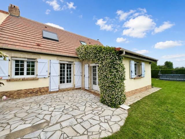 HOUDAN 78 Maison familiales 3 chambres 142 m2 sur jardin de 1000m2