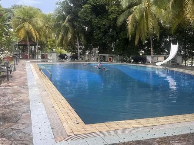 Hougang Green D19, Apartment