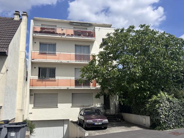 HOUILLES EXCLUSIVITE