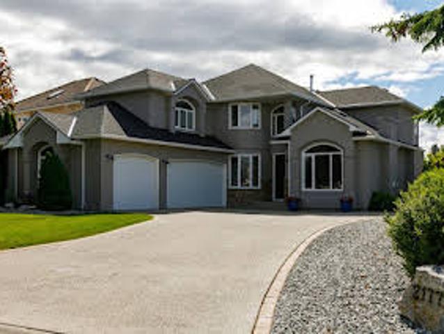 House with pool and garden