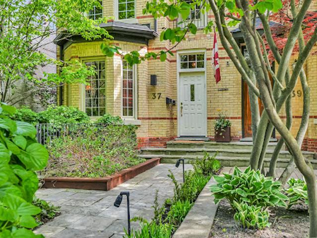 House with garden and terrace