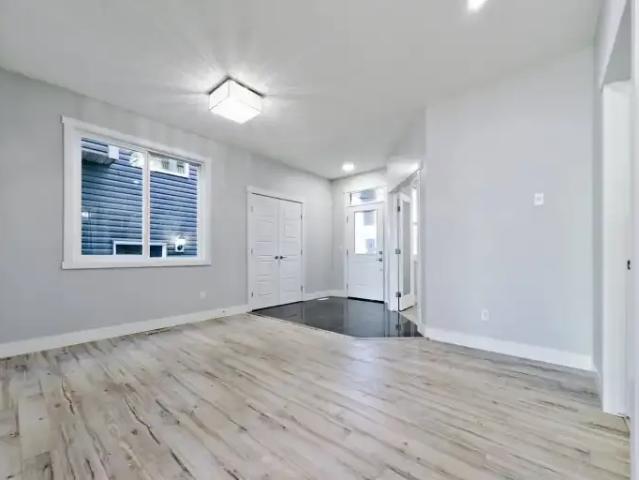 House 4 Bedroom For Rent Airdrie AB 2700 ELS100808754