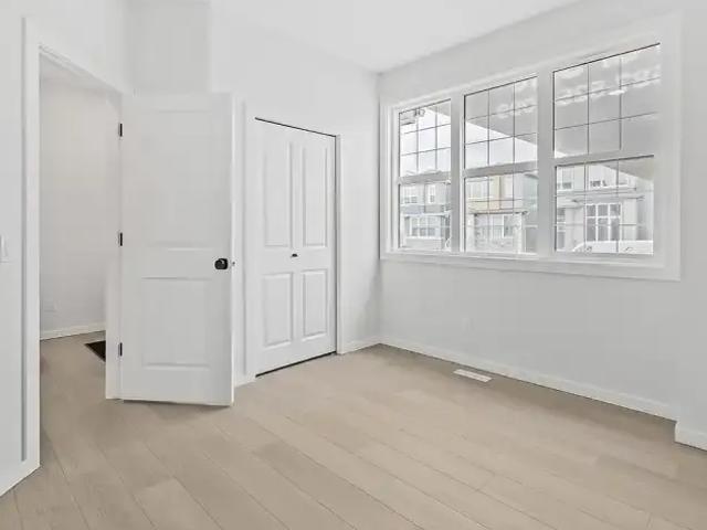 House 4 Bedroom For Rent Edmonton AB 2300 ES101879396