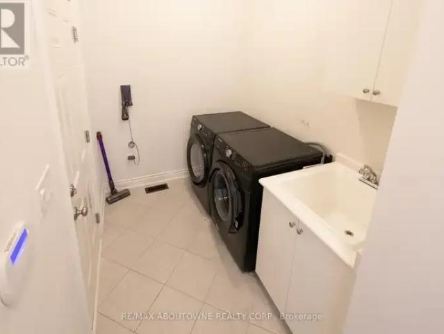 House 4 Bedroom For Rent Oakville ON 4300 ES102587559