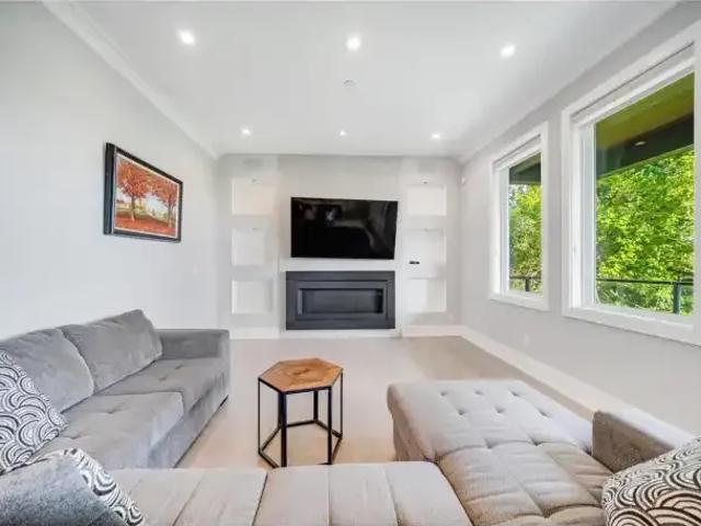 House 4 Bedroom For Rent Surrey BC 4980 ES102272563