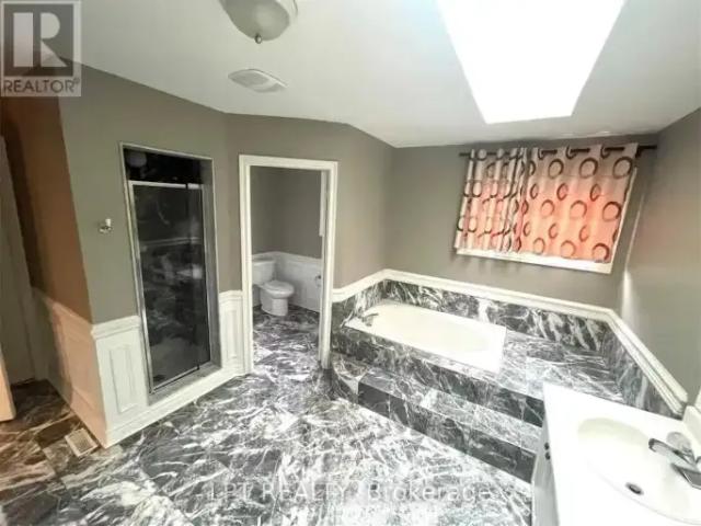 House 4 Bedroom For Rent Richmond Hill ON 4000 ES102587567