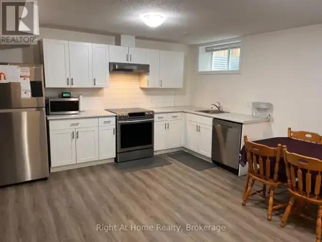 House 4 Bedroom For Rent Waterloo ON 1600 ES102434531