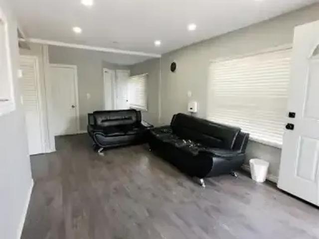 House 4 Bedroom For Rent Windsor ON 2450 ES103151899