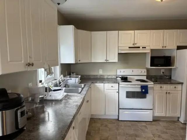 House 4 Bedroom For Rent Thorold ON 425 ES105269264