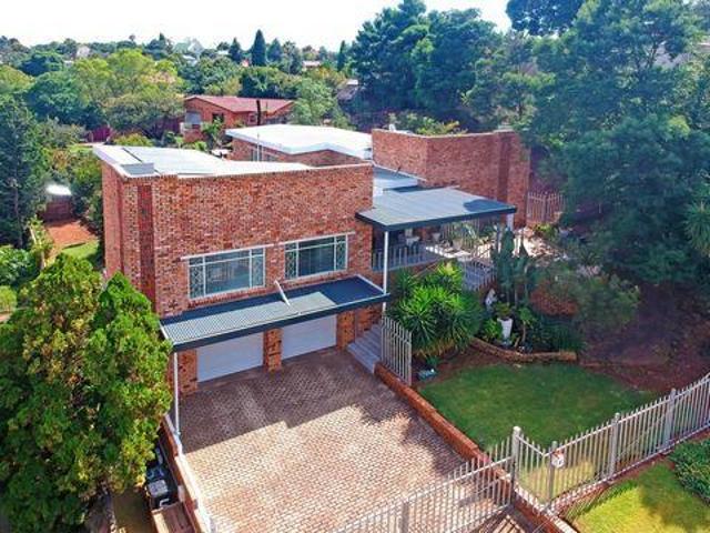 4 Bedroom House Roodepoort Gauteng 87273997