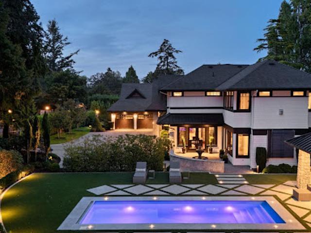 House with pool and garden