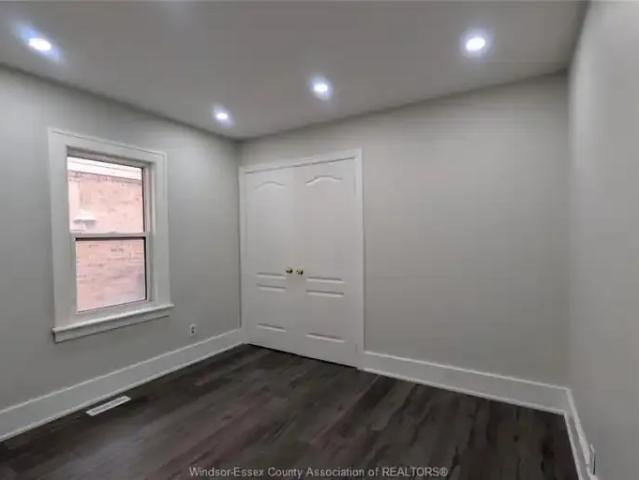 House 5 Bedroom For Rent Windsor ON 2600 ELS101878430