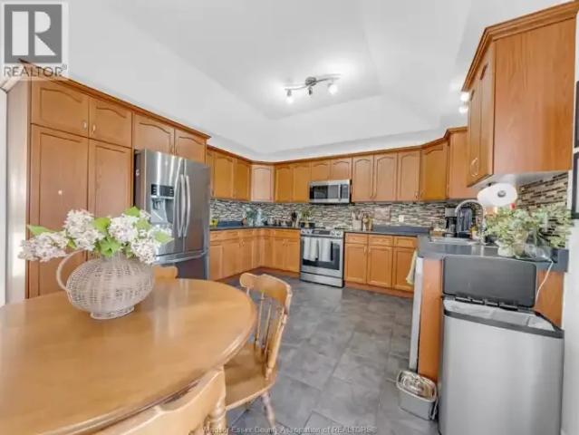 House 5 Bedroom For Rent Windsor ON 2900 ELS103012099
