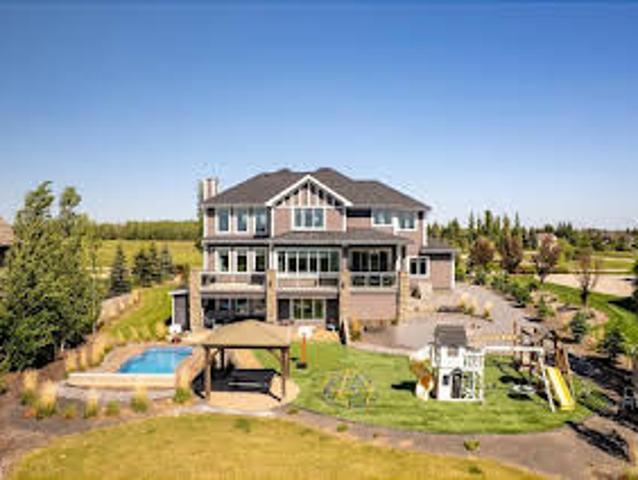 House with pool and garden