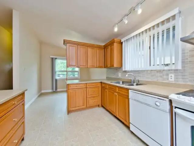 House 6 Bedroom For Rent Calgary AB 3000 ES104180262