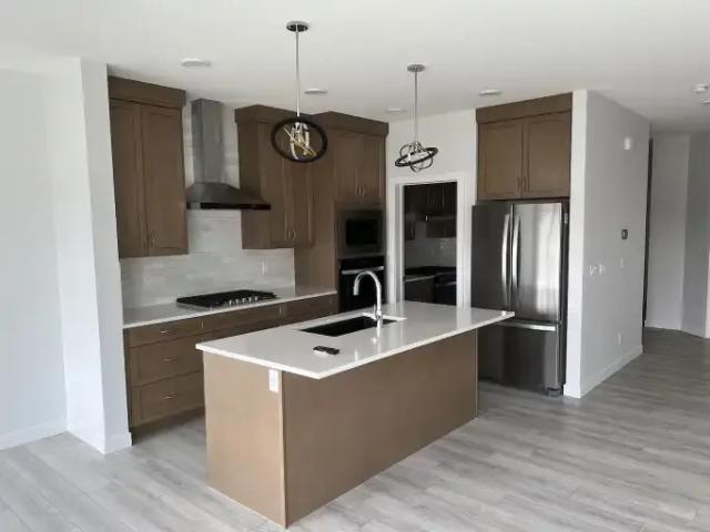 House 6 Bedroom For Rent Calgary AB 3800 ES104256914