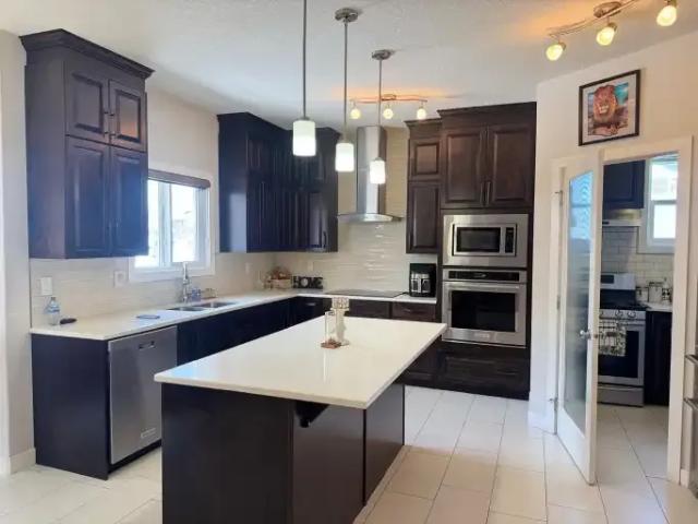House 6 Bedroom For Rent Chestermere AB 3800 ELS100669145