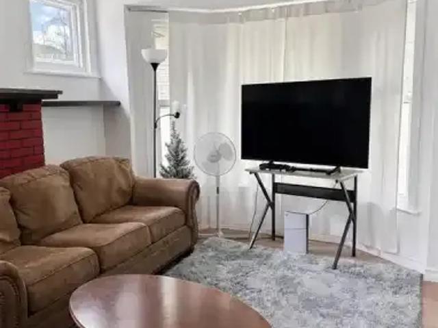 House 6 Bedroom For Rent Windsor ON 550 ELS102883780