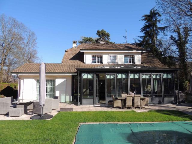 House 8 rooms 280m² | Thônex