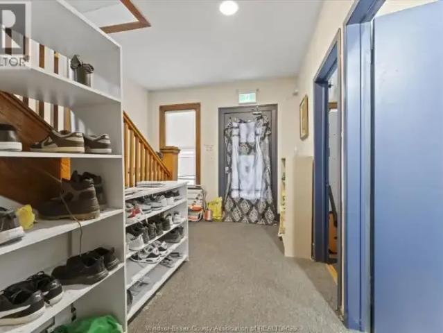 House 9 Bedroom For Rent Windsor ON 500 ES101878121