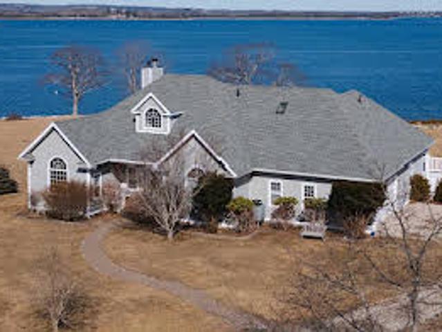 Seaside house with garden and terrace