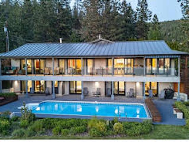 House with pool and garden