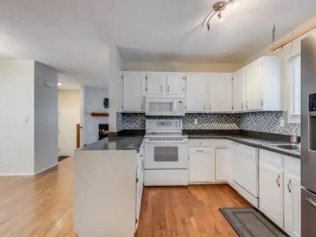 House 2 Bedroom For Rent Calgary AB 1650 ES103355112