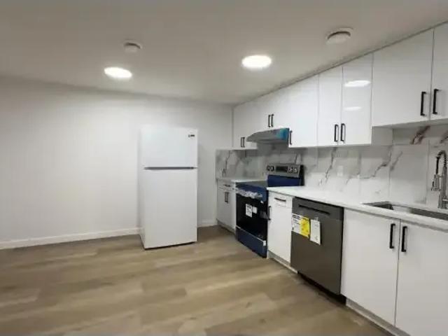 House 2 Bedroom For Rent Edmonton AB 1300 ES103487479