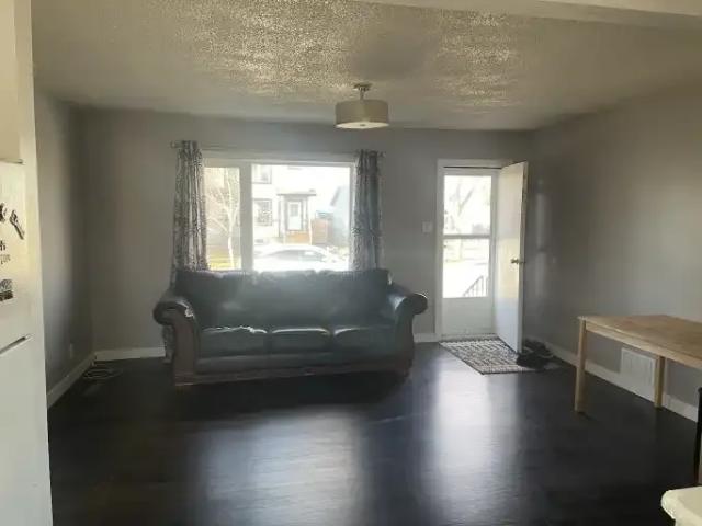 House 2 Bedroom For Rent Edmonton AB 1500 ES101507075