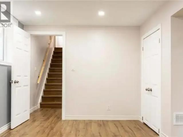 House 2 Bedroom For Rent Kitchener ON 1700 ES105186165