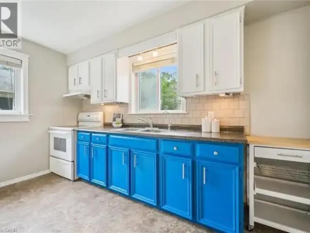 House 2 Bedroom For Rent Kitchener ON 2700 ES102518850