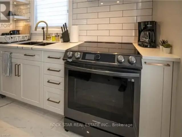 House 2 Bedroom For Rent Kitchener ON 2200 ES102794919