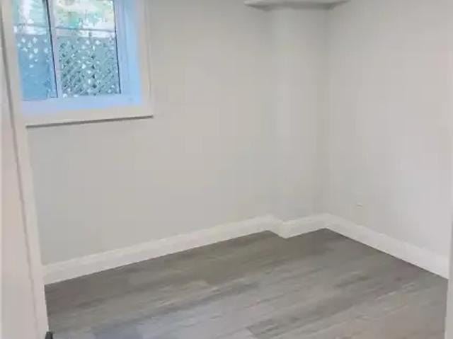 House 2 Bedroom For Rent Kitchener ON 2200 ES105023524