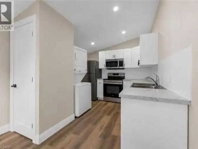 House 2 Bedroom For Rent St. Catharines ON 1750 ES103569214