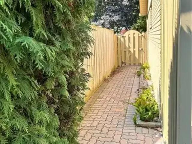 House 2 Bedroom For Rent St. Catharines ON 1900 ES102306769