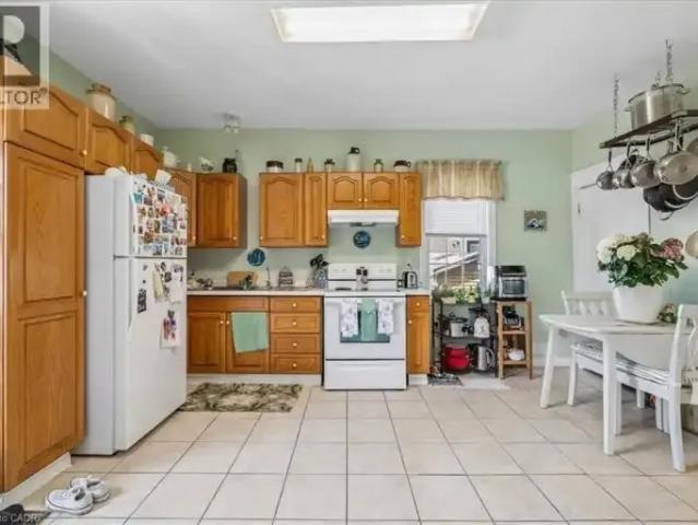 House 2 Bedroom For Rent St. Catharines ON 1995 ELS102701565