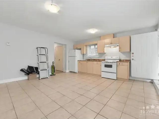 House 2 Bedroom For Rent Surrey BC 1600 ELS103091722