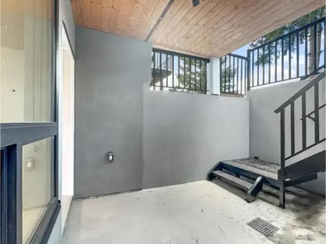 House 2 Bedroom For Rent Surrey BC 1650 ELS98748222