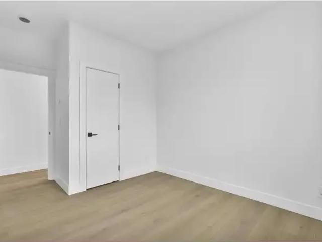 House 2 Bedroom For Rent Surrey BC 1800 ES99794669