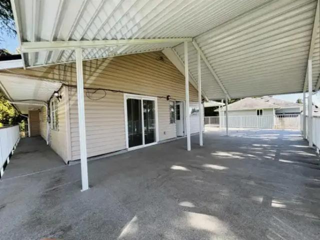 House 2 Bedroom For Rent Surrey BC 1900 ES98956442