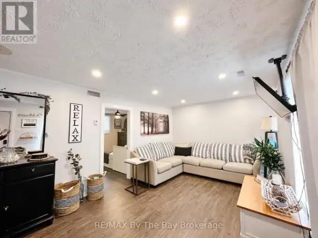 House 2 Bedroom For Rent Wasaga Beach ON 2000 ES103739898