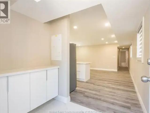 House 2 Bedroom For Rent Windsor ON 1800 ES101948571