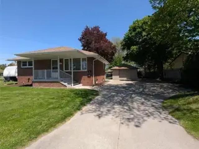 House 2 Bedroom For Rent Windsor ON 2200 ELS101986831