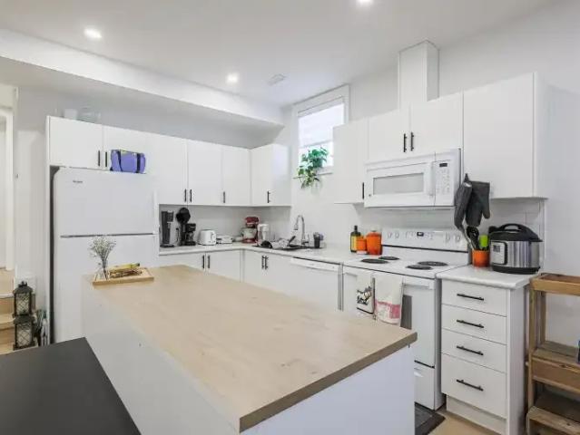 House 2 Bedroom For Rent Toronto ON 2249 ELS102339023