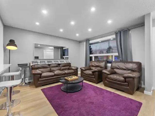 House 3 Bedroom For Rent Calgary AB 2000 ES101556164