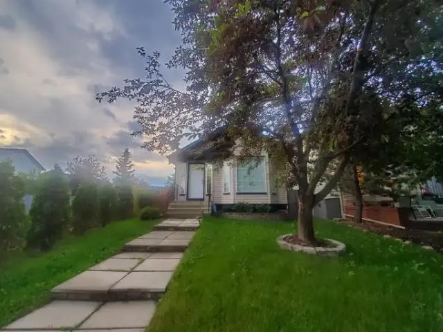 House 3 Bedroom For Rent Calgary AB 2450 ES104940788